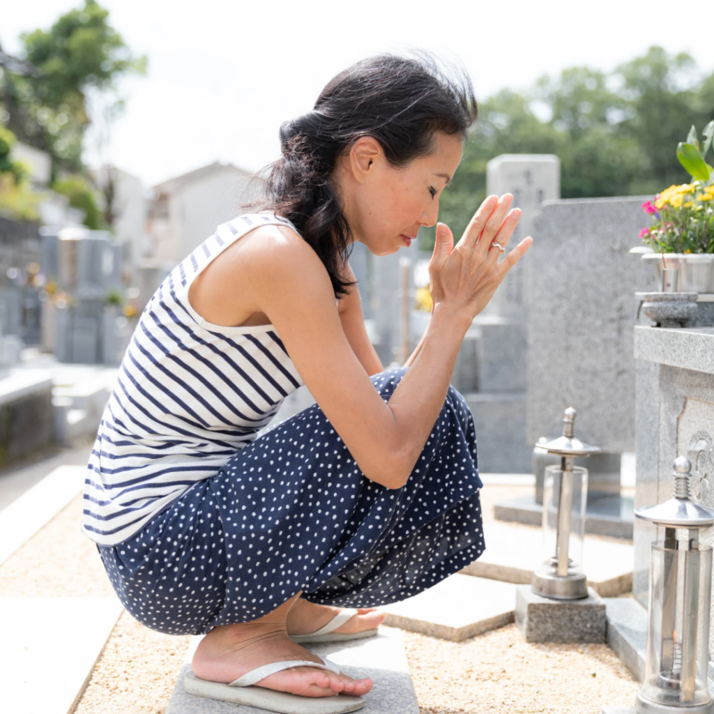 お墓参りで腰が…！？意外と多いお盆中の腰痛トラブルと対策法　和歌山市加太いち鍼灸整骨院