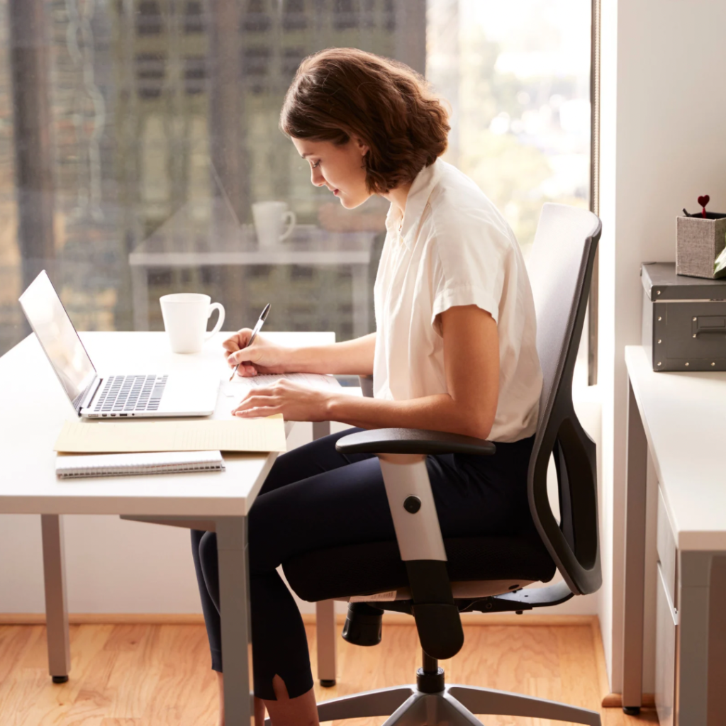 デスクワークで下半身がだるい原因は腰?神経整体で整える新アプローチ 和歌山市加太いち鍼灸整骨院