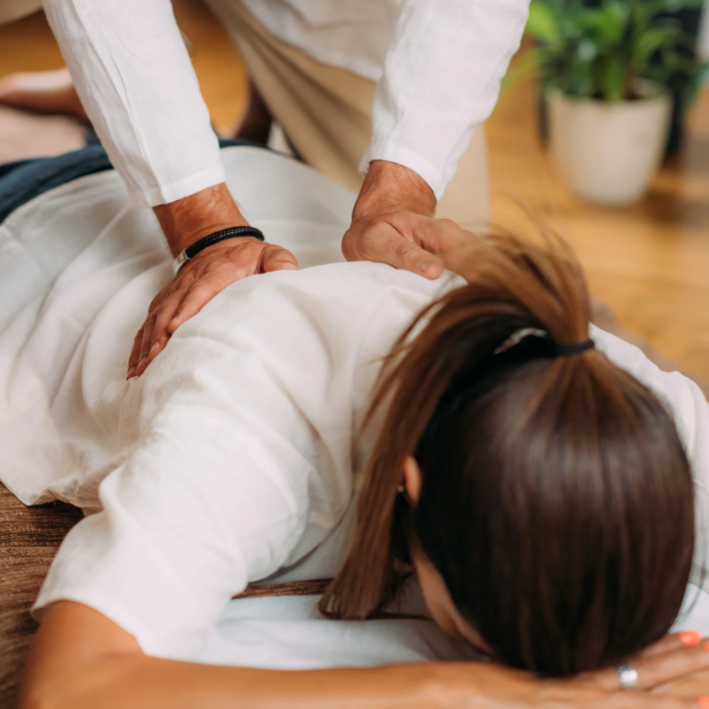 マッサージしても肩こりが治らない本当の理由を整体師が解説