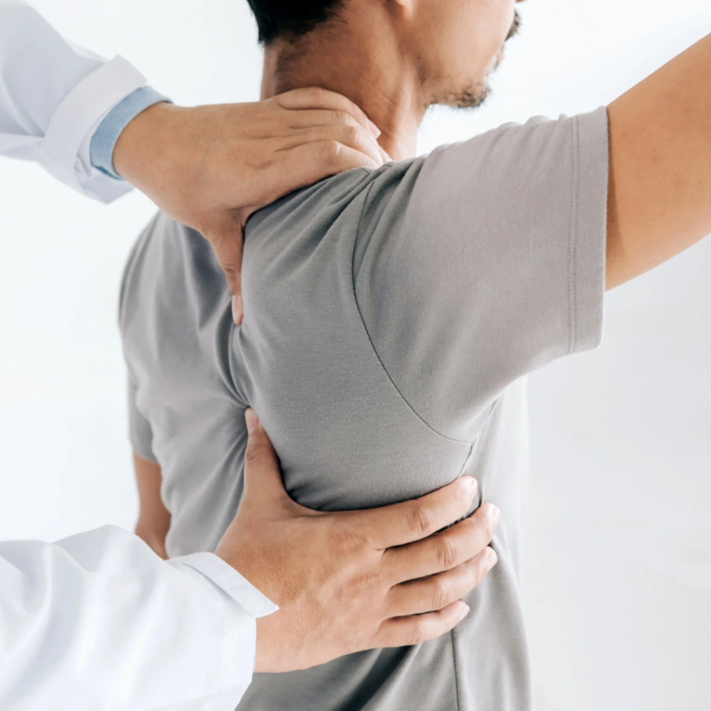 肩甲骨まわりの違和感は神経痛？よくある勘違いを解説