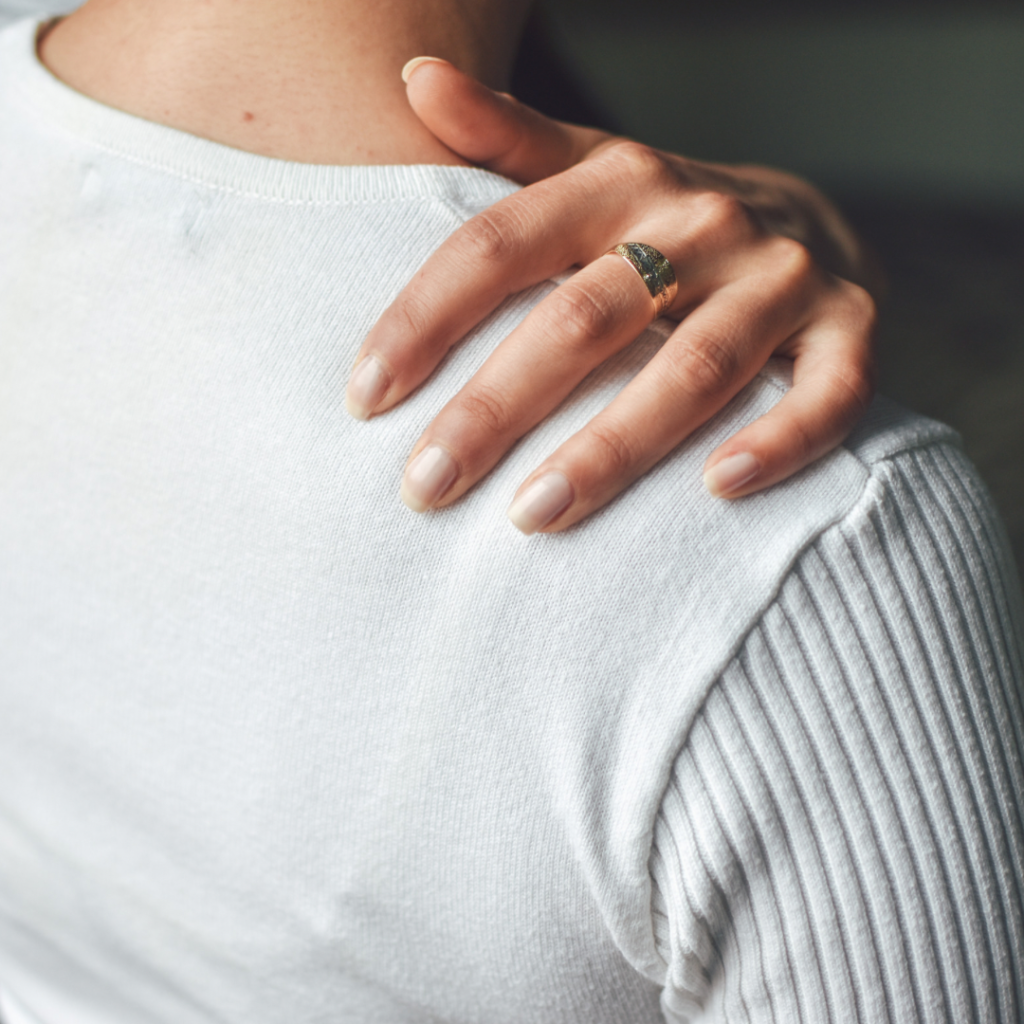 肩こりと神経痛の違い|放置してはいけない症状の見分け方